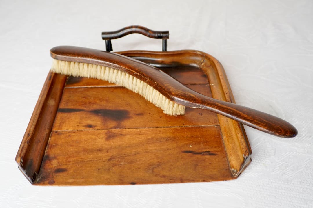 イギリス アンティーク 木製のブレッドクラムブラシとトレイ
