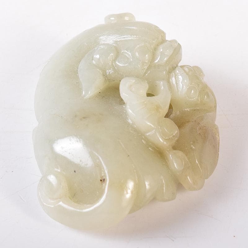 中国　玉石彫刻　神獣　根付　紙鎮　置物　C　8599E