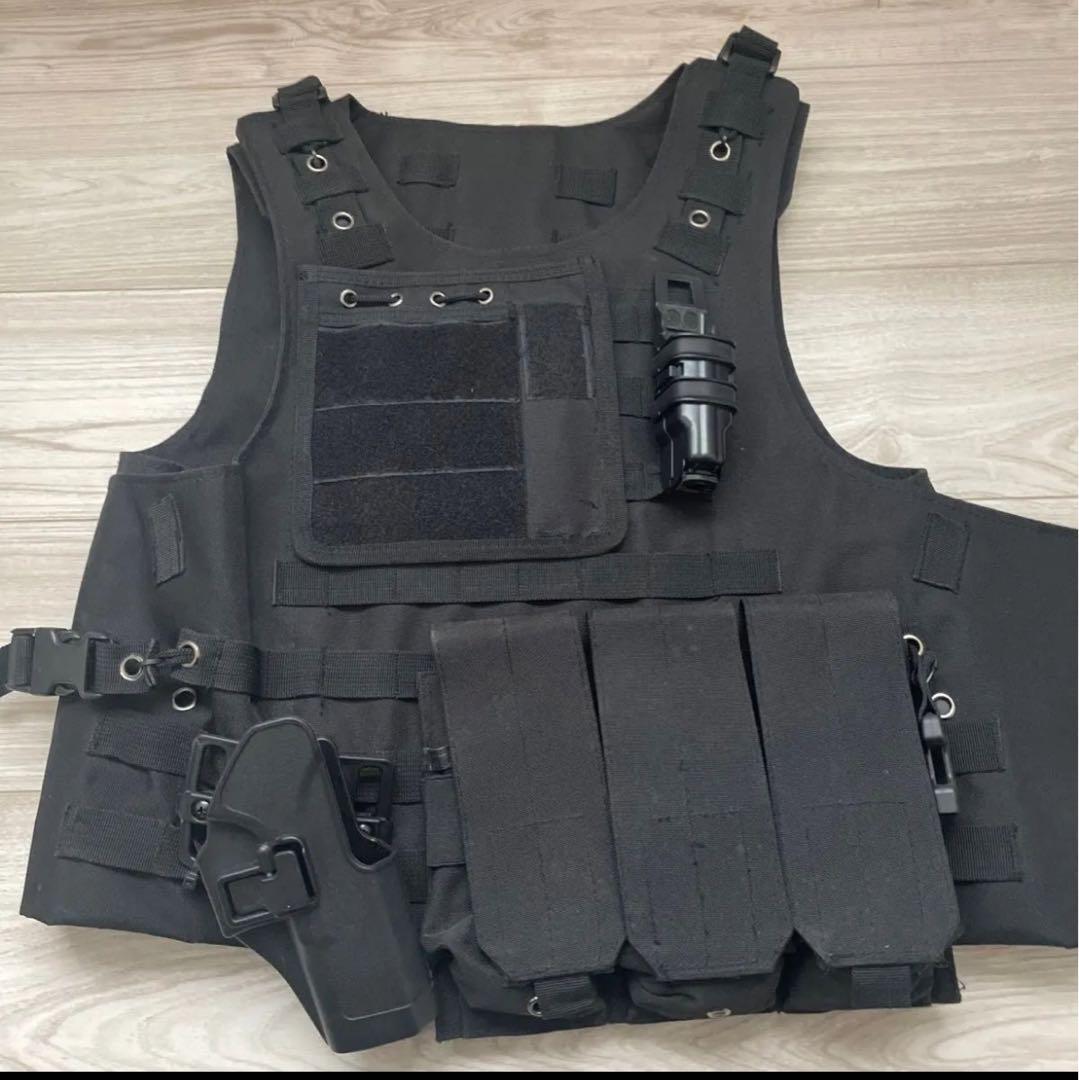 サバゲー特殊部隊セット　黒迷彩服、ベスト、ヘルメット、フェイスガード点、インナー