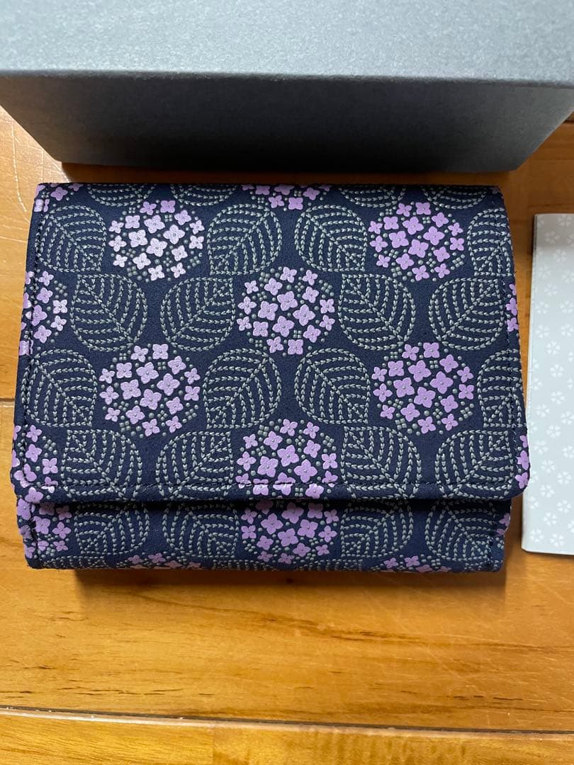 【新品】　印伝屋　インデンヤ　折り財布　あじさい　紫