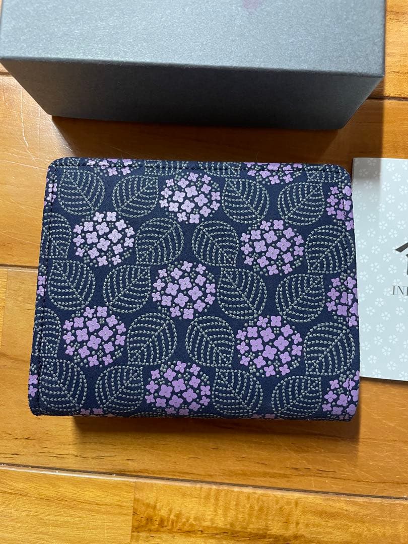 【新品】　印伝屋　インデンヤ　折り財布　あじさい　紫