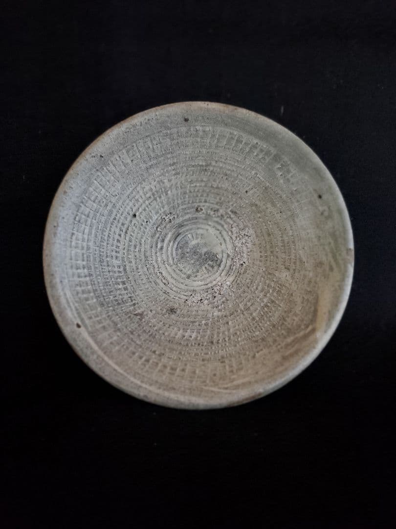 李朝 粉靑沙器印花文平皿