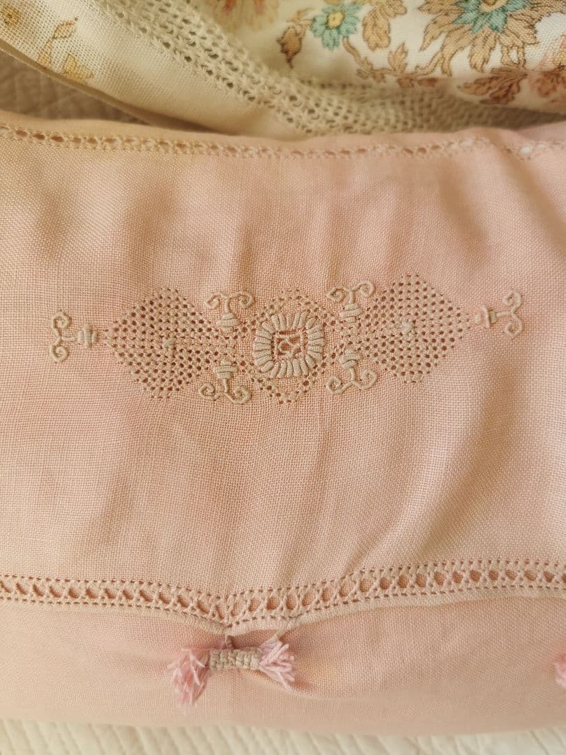 アンティーク 珊瑚色蓋付きランジェリーケース ピローカバー 盛上＆梯子レース刺繍