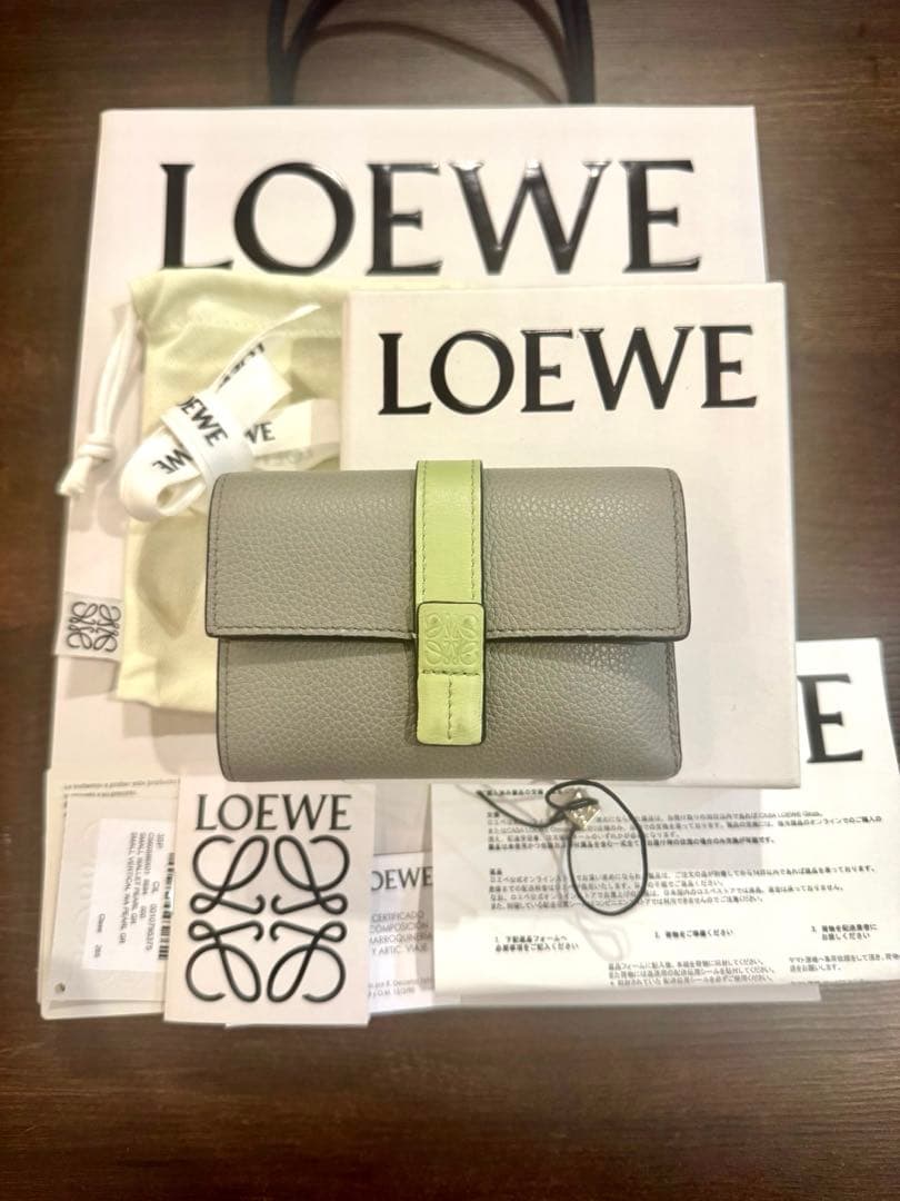 LOEWE 三つ折り財布 バーティカルウォレットスモールペールグリーン