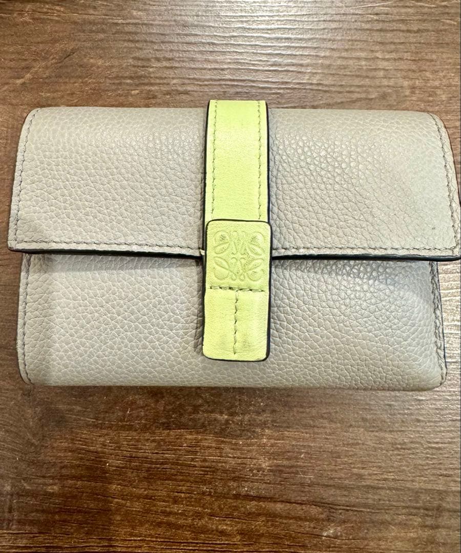 LOEWE 三つ折り財布 バーティカルウォレットスモールペールグリーン
