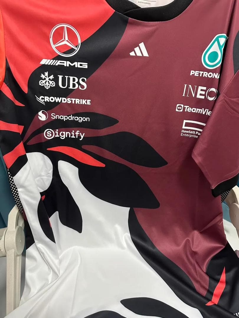 2025 年メルセデス AMG F1 チーム 限定モデル