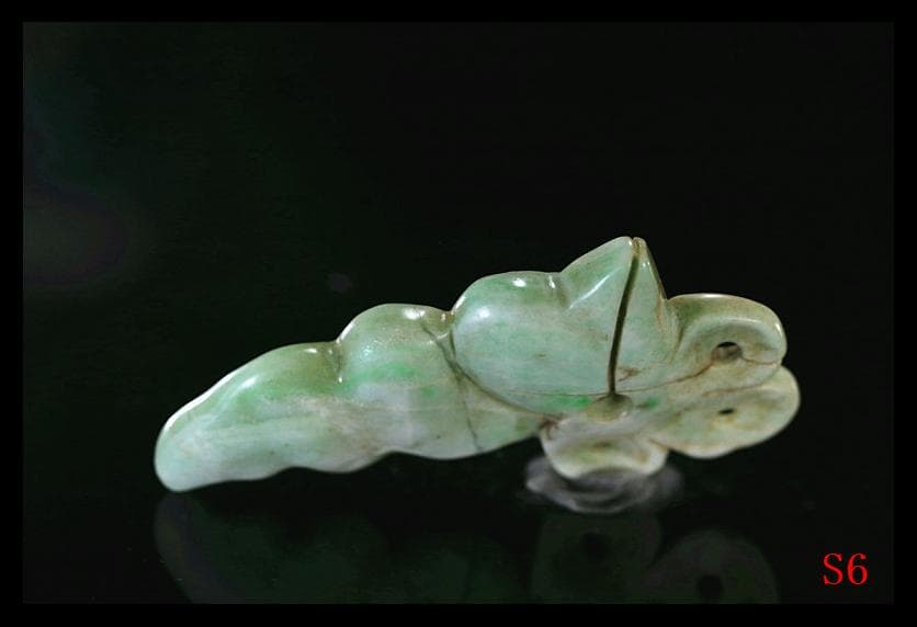 古墳期糸魚川ろうかん翡翠勾玉頭部に彫り込み冠状頭部鳥獣形勾玉縄文時代　出土石器