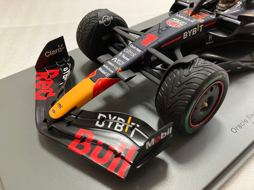 O⑮ 1/18 スパーク製 レッドブルRB18 No.1 2022日本GP 優勝