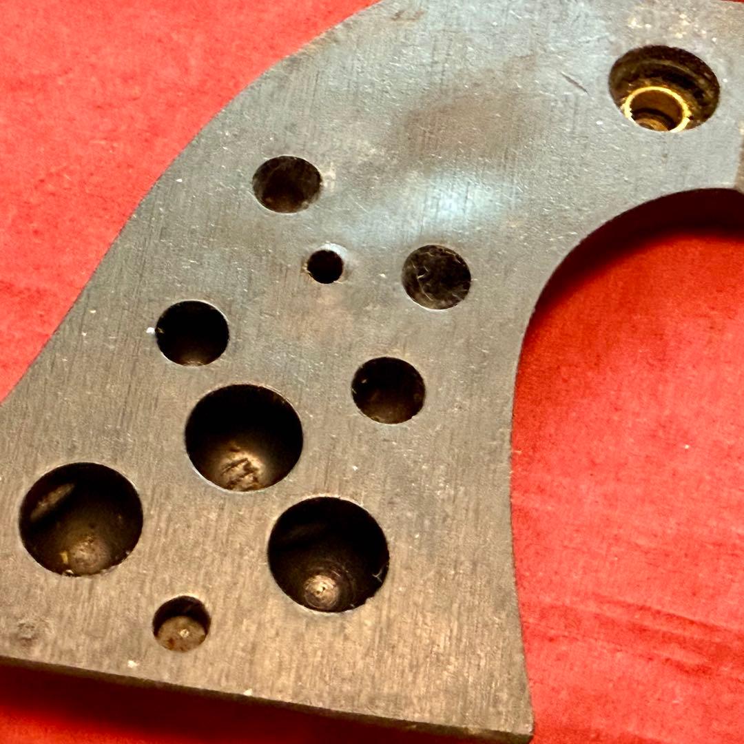 コマンチ 木製グリップ コルト/ ルガー 互換？