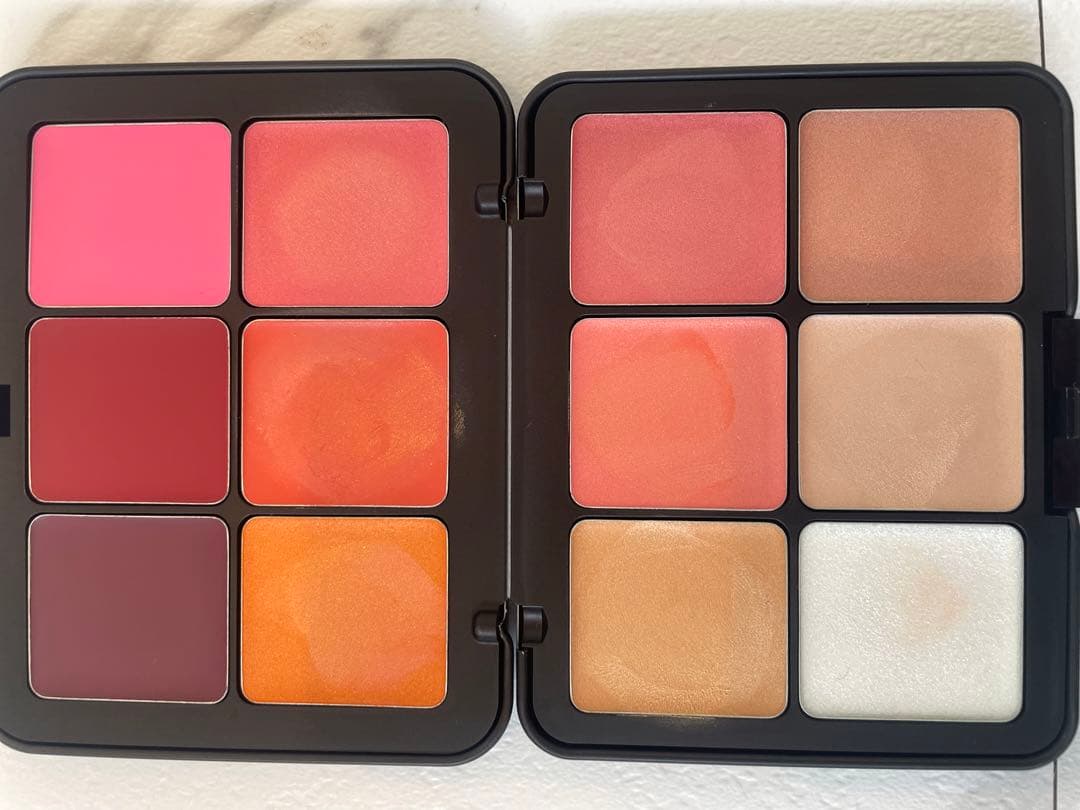 メイクアップフォーエバー　ブラッシュ&グロウ　限定　クリスマスコフレ