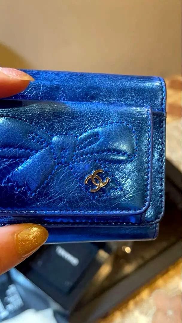 国内正規品未使用に近いシャネルミニ財布レディース三つ折り贈物ブルー二つ折りギフト
