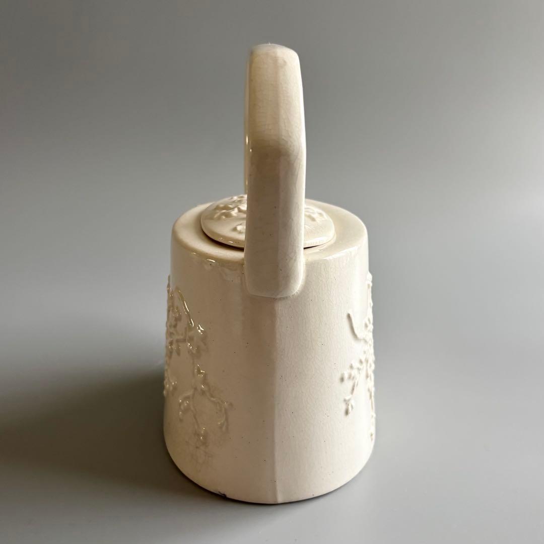 英国アンティーク　1880年代Bristol　　梅の浮彫りポット⚫︎稀少品・美術品