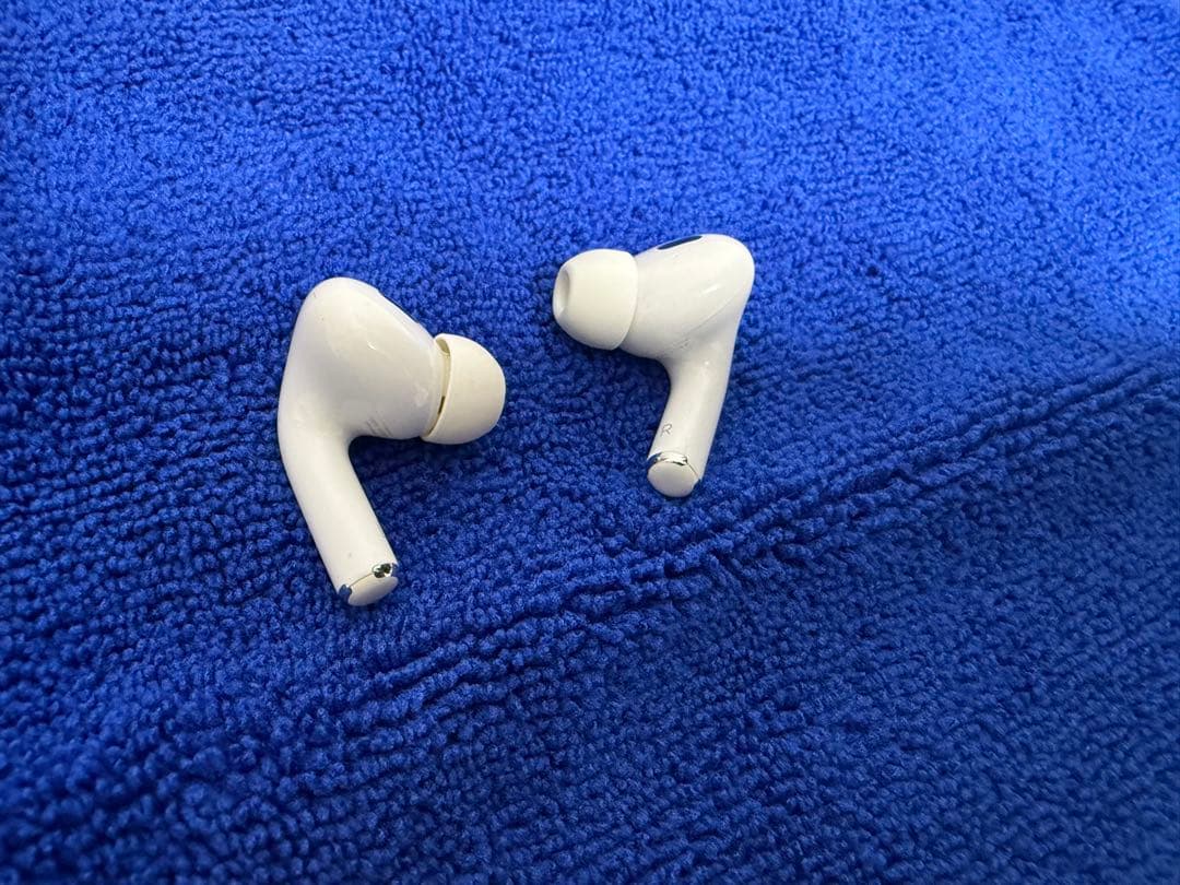 Apple AirPods Pro2 本体 ホワイト Lightningケーブル