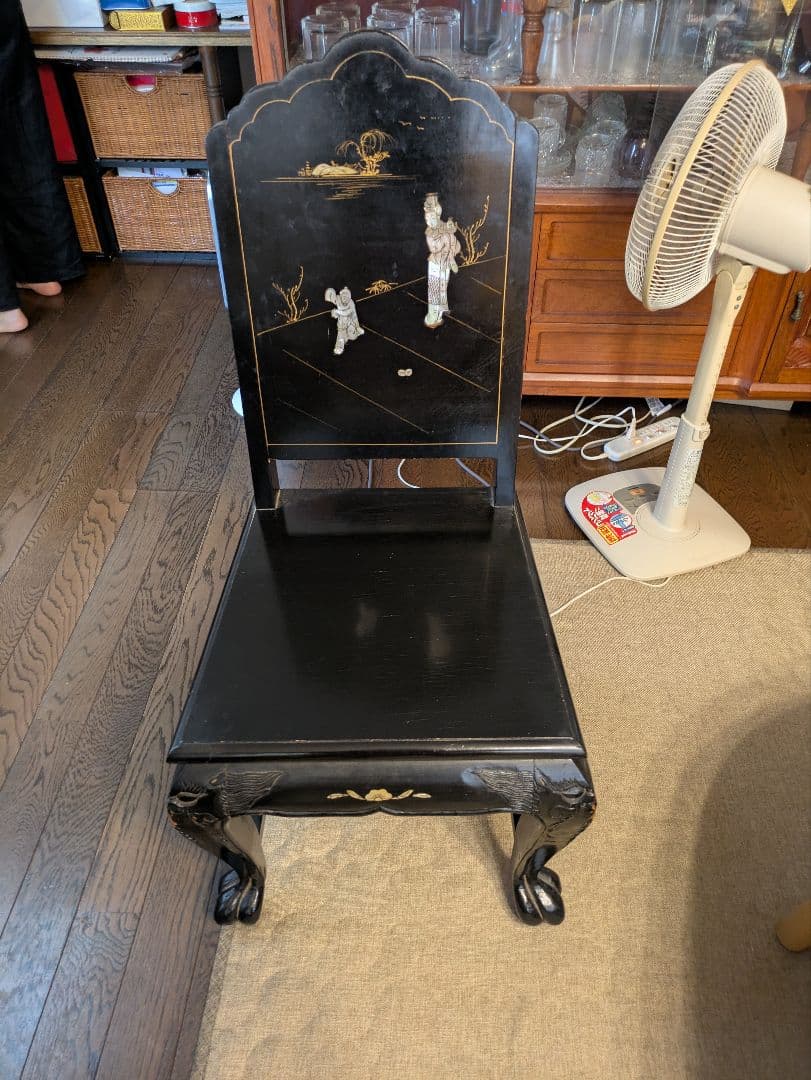 アジアンスタイルの装飾椅子