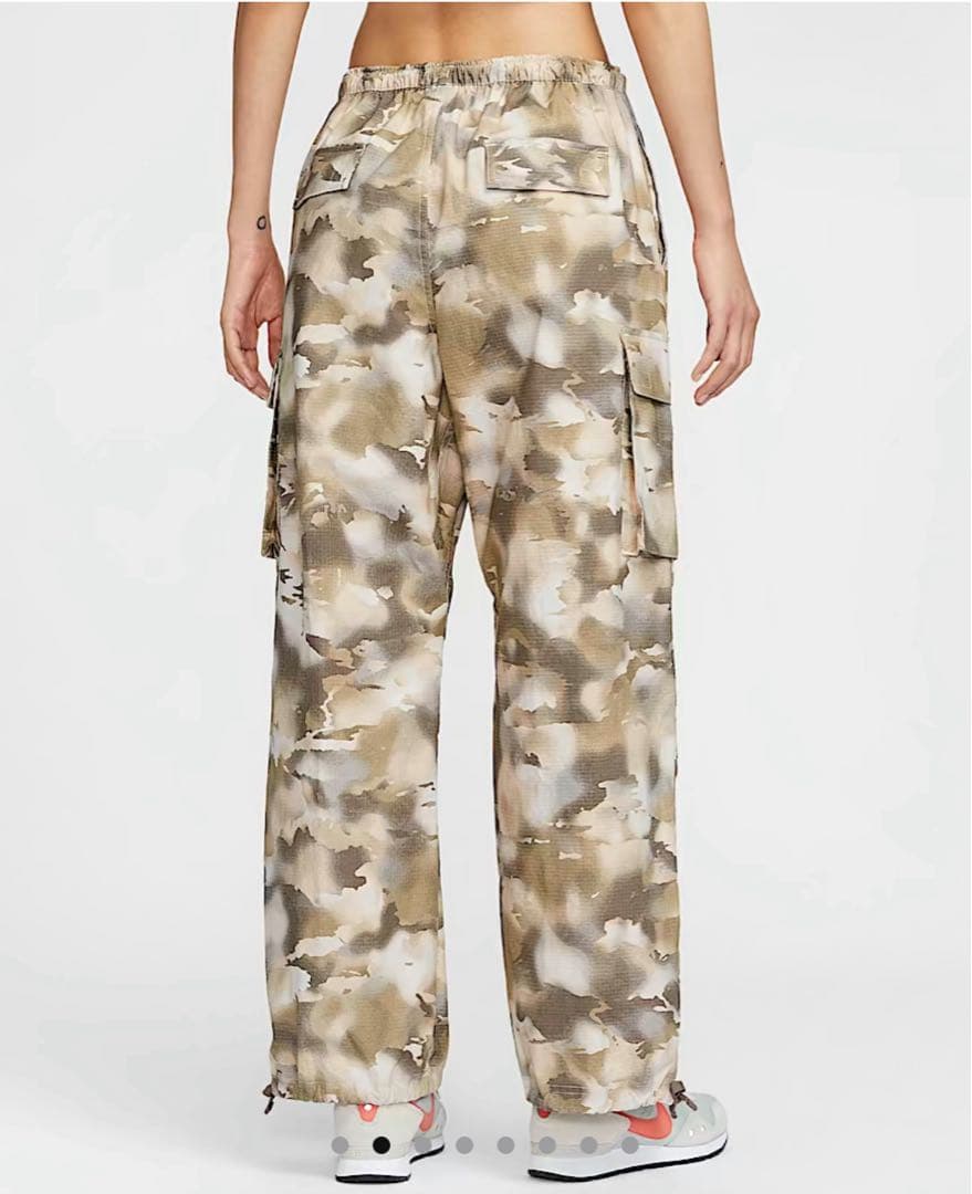 NIKEウィメンズミッドライズオーバーサイズド カモカ ーゴパンツM