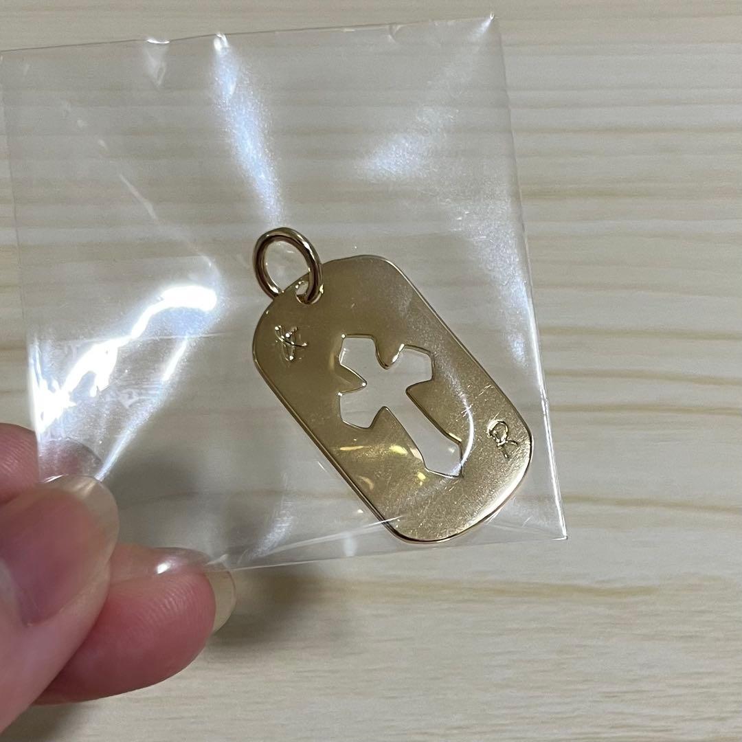 三山凌輝　&RADI　チャーム　クロスプレート　南京錠　モチーフ