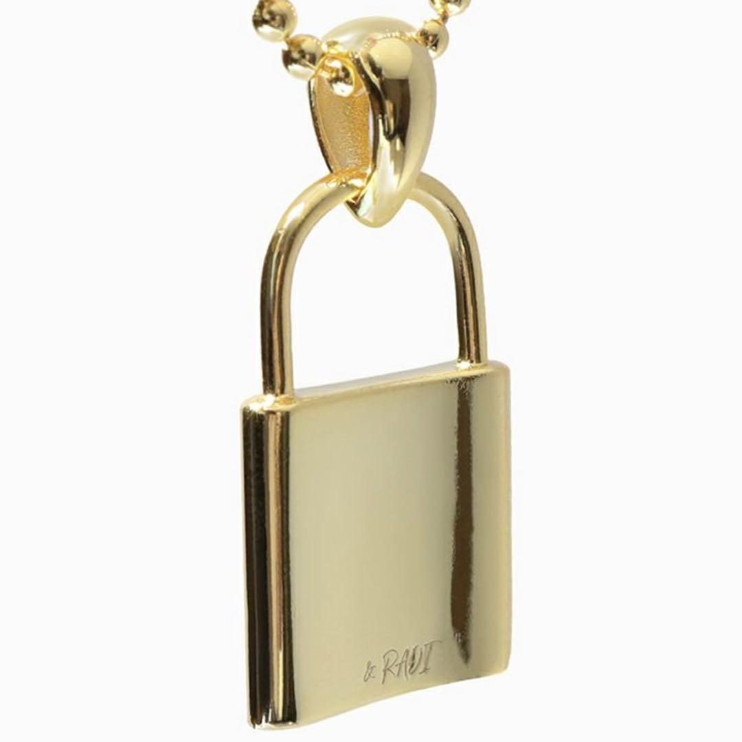 三山凌輝　&RADI　チャーム　クロスプレート　南京錠　モチーフ