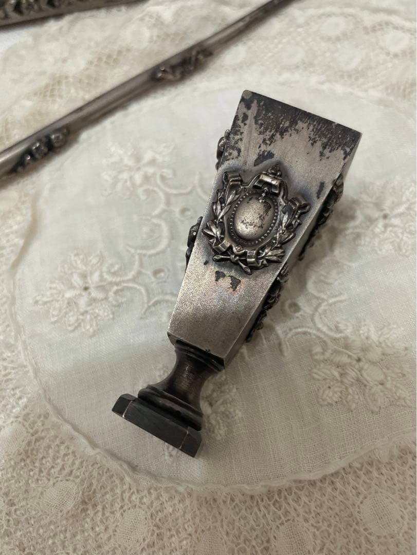 フランス製アンティーク　天使と花々の筆記用具セット