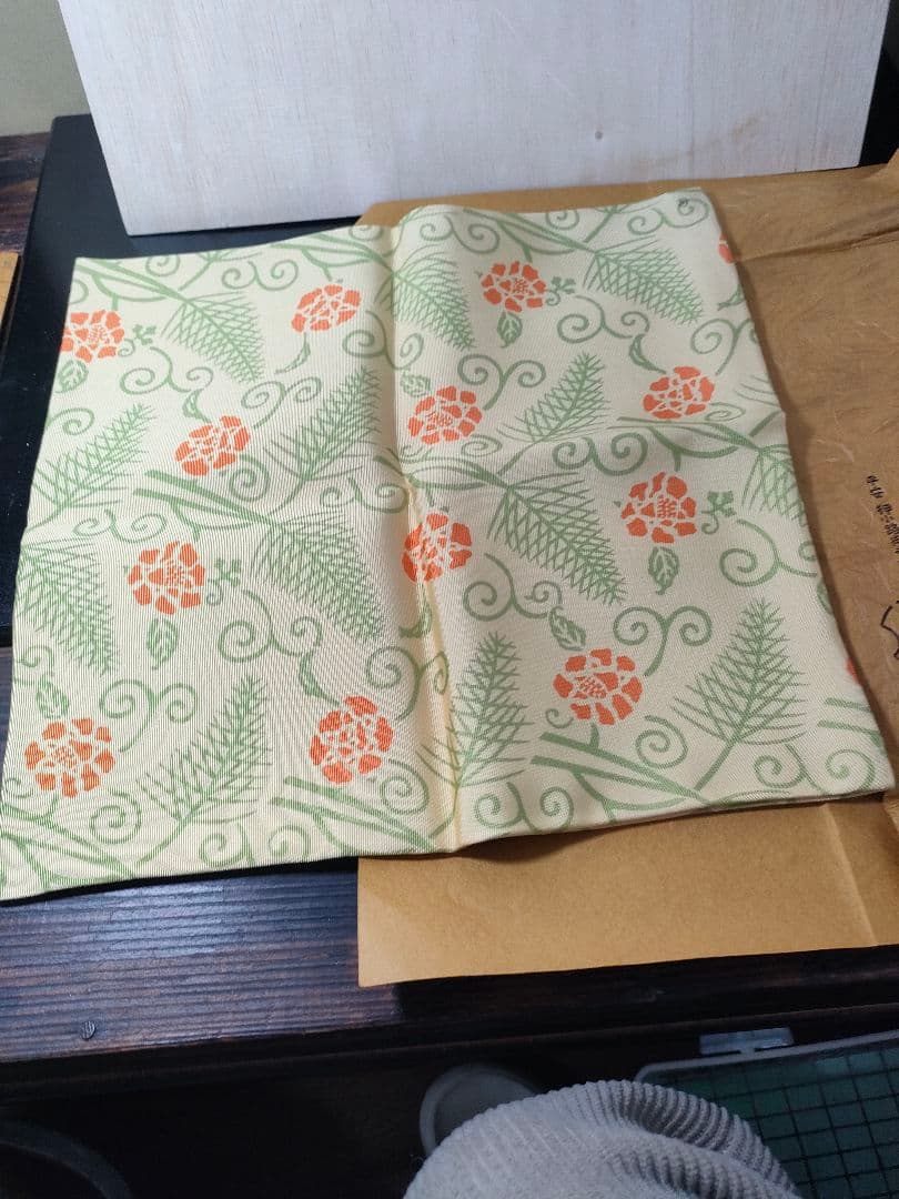 土田友湖　茶道具袱紗　牡丹松唐草　而妙斉好