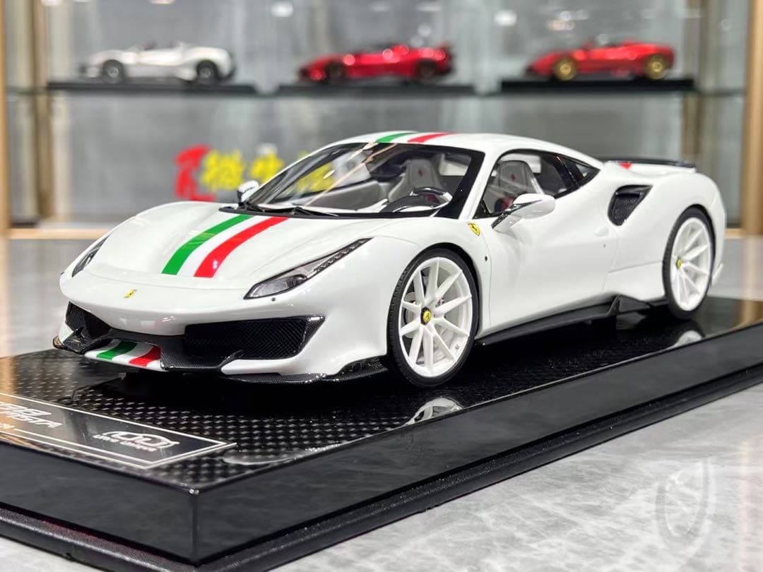 入手困難 UU モデル 夜光機能 1/18 フェラーリ 488 ピスタ ミニカー