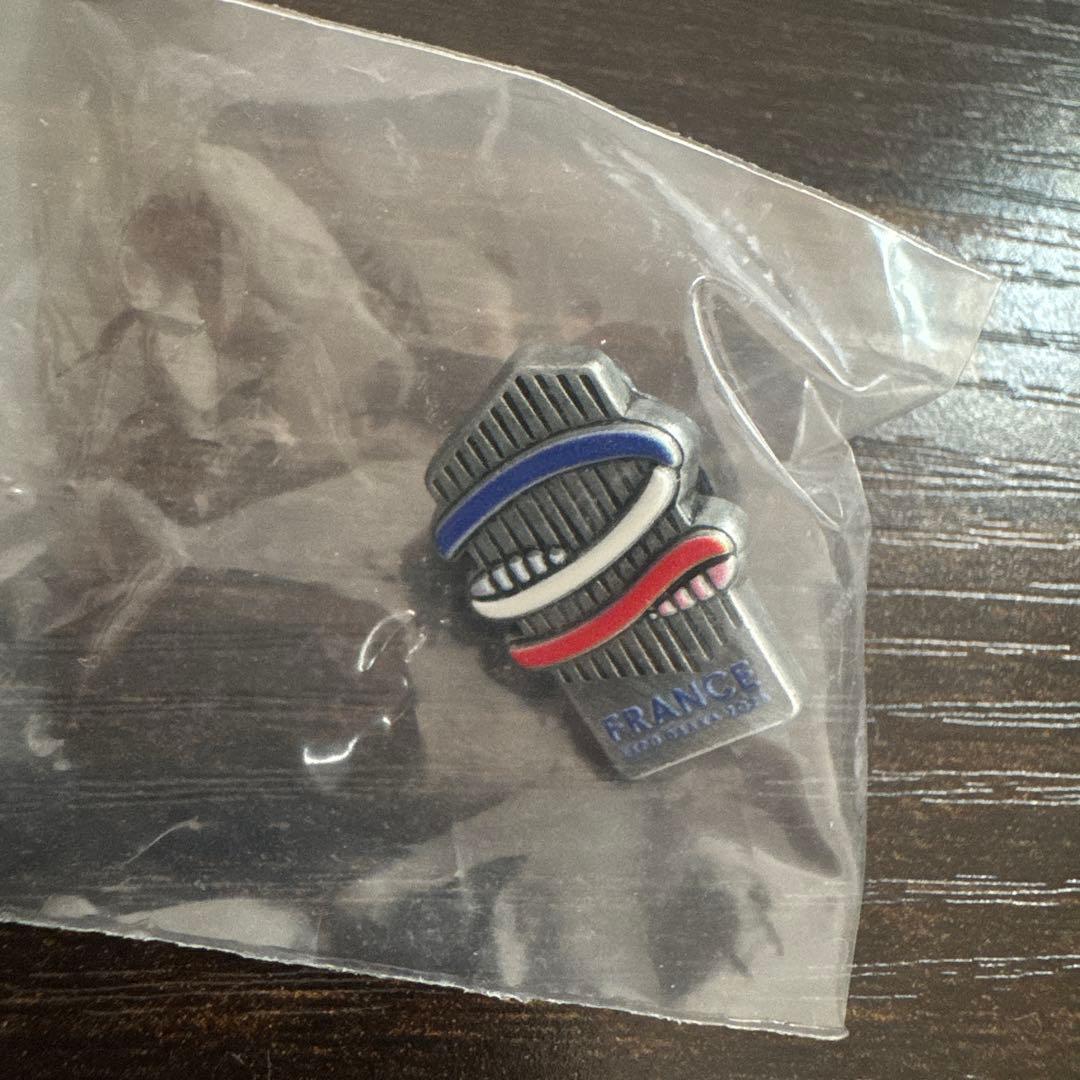 大阪万博フランスパビリオン　ピンバッチ