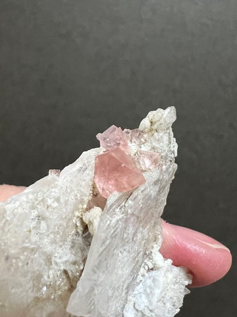 ピンクフローライト 結晶 母岩付き フランス産