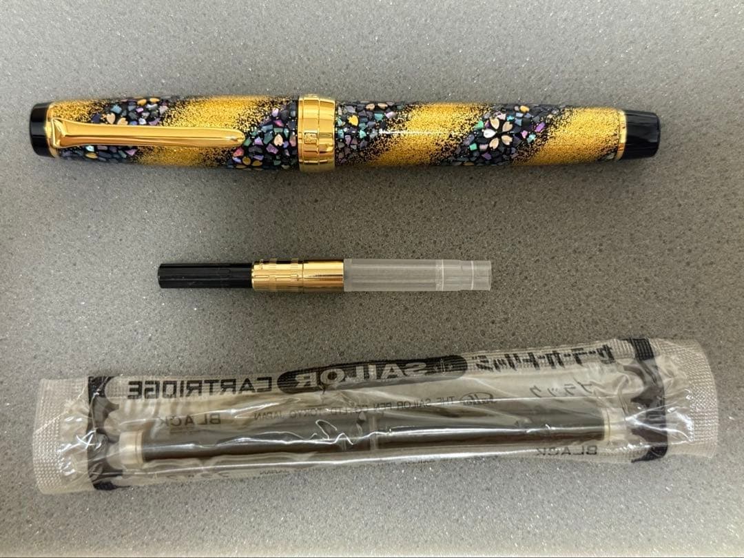 贈・内閣総理大臣　セーラー万年筆　プロギアモデル　螺鈿蒔絵　桜流れ