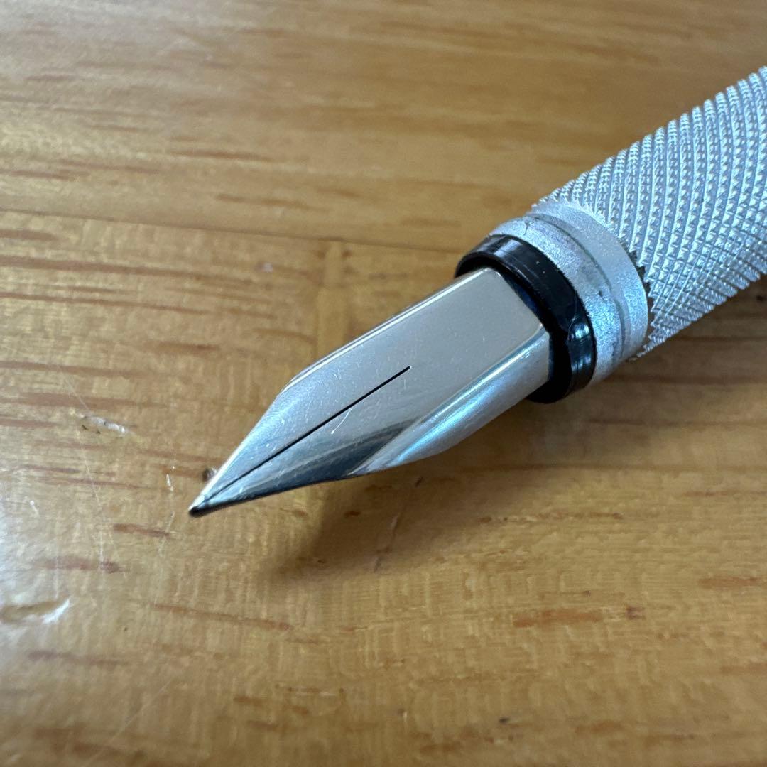 貴重 廃盤 Rotring ロットリング 600 万年筆 シルバー EF