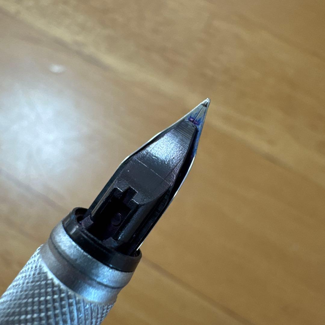 貴重 廃盤 Rotring ロットリング 600 万年筆 シルバー EF