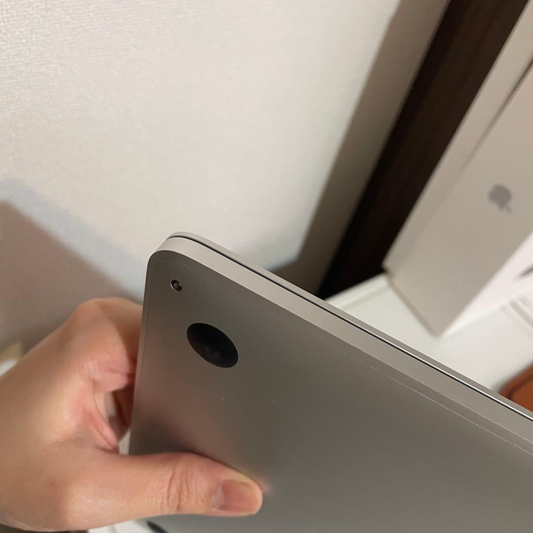 ＊MacBook Pro 13-inch, 2019,シルバー レザースリーブ付