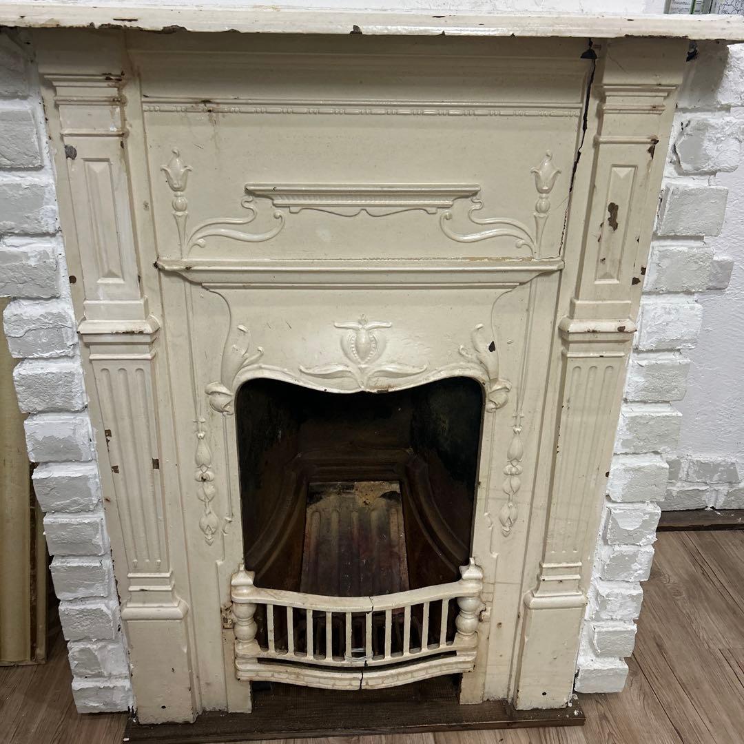 アンティーク　暖炉　白マントルピース　鉄製