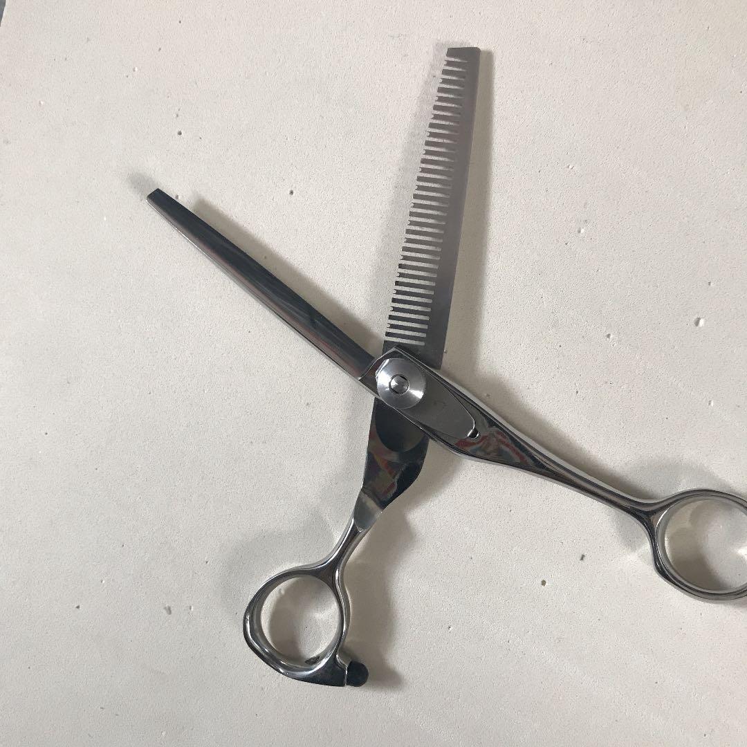 理容師さん、美容師さん、オススメ❣️シザーハサミ　T33i スキバサミ