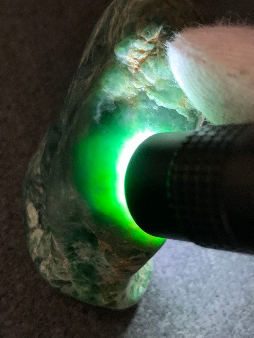 金山谷　糸魚川極上ひすい　96g 翡翠　鉱物標本　コン沢　水石　根付　糸魚川翡翠