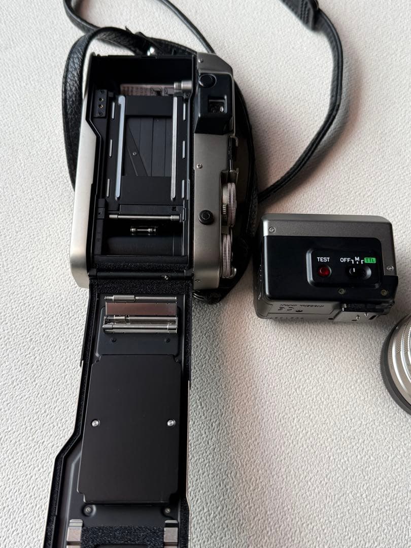 CONTAX コンタックス　カメラ　G1 レンズ二本　ストロボ付き　綺麗です