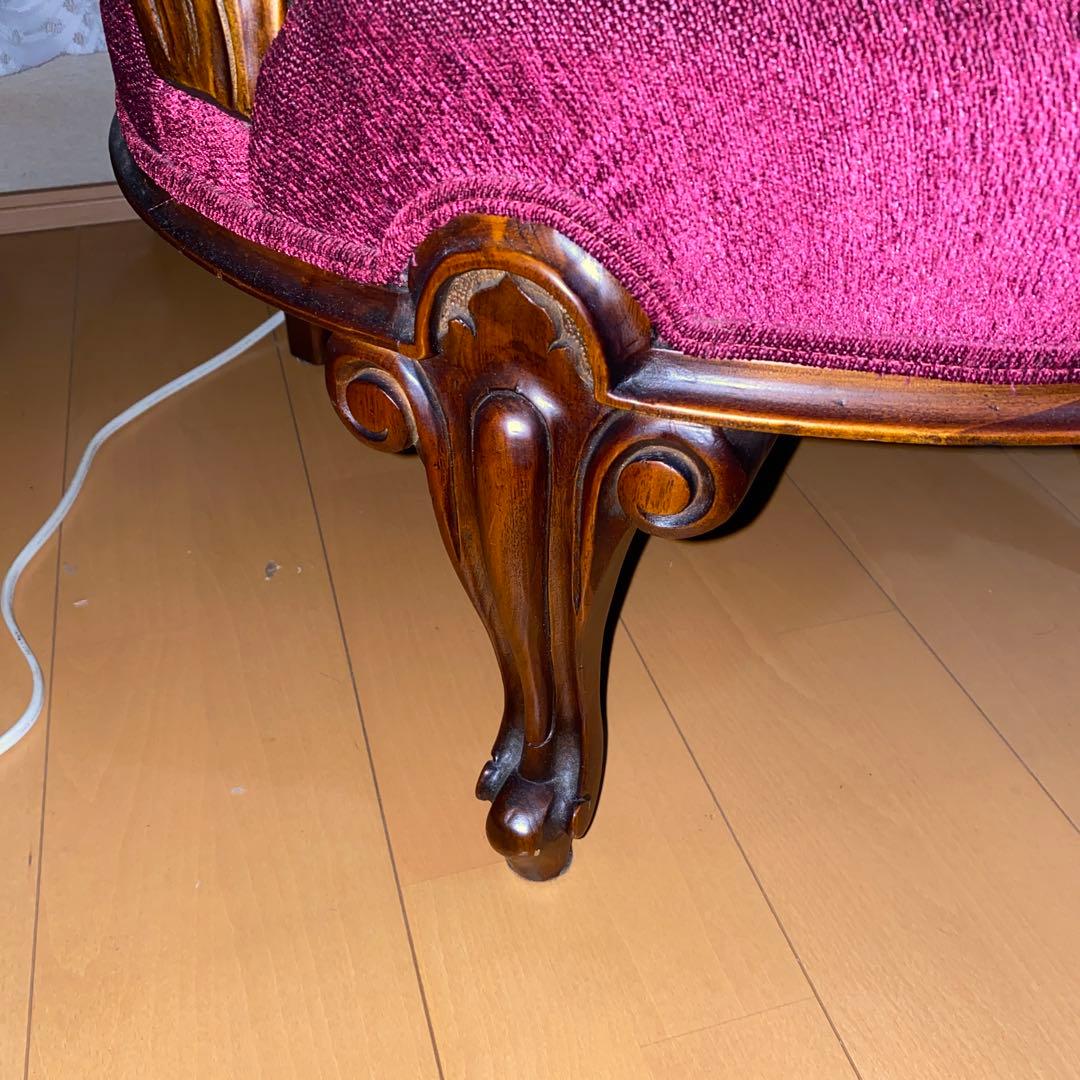 イタリア製ロココアンティークワインレッドのクラシック椅子　濃いピンクに近いソファ