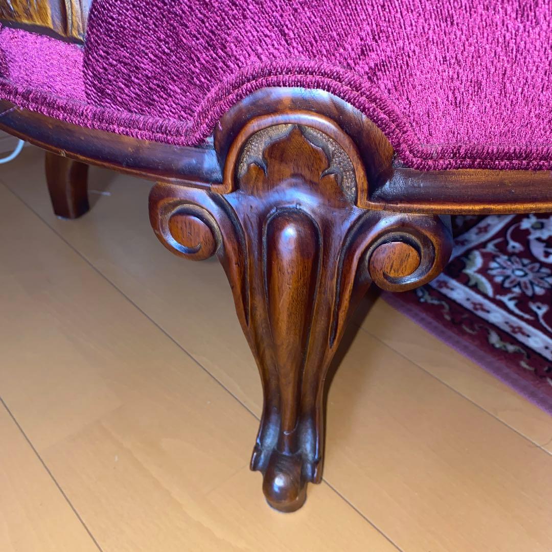 イタリア製ロココアンティークワインレッドのクラシック椅子　濃いピンクに近いソファ