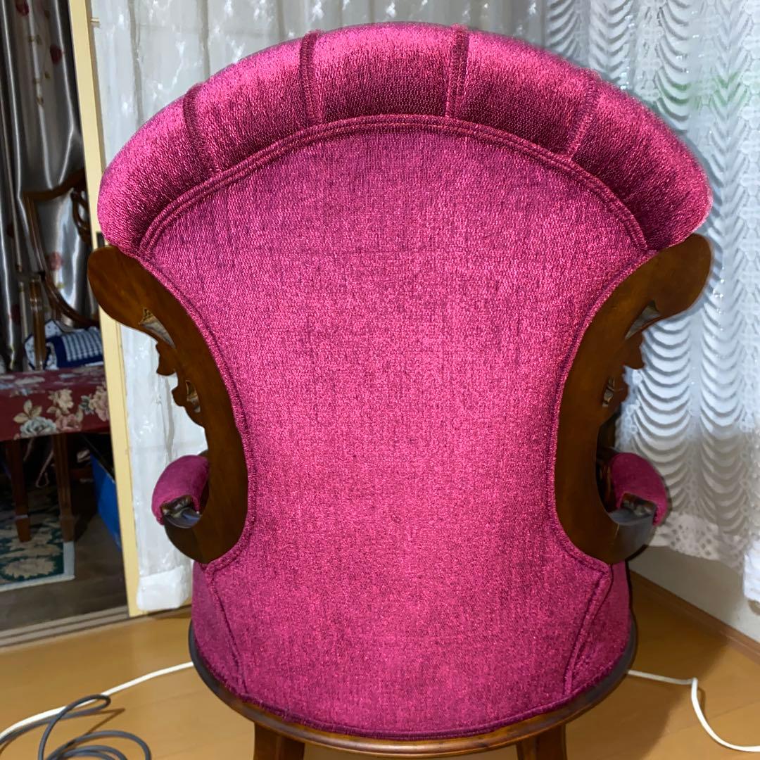 イタリア製ロココアンティークワインレッドのクラシック椅子　濃いピンクに近いソファ