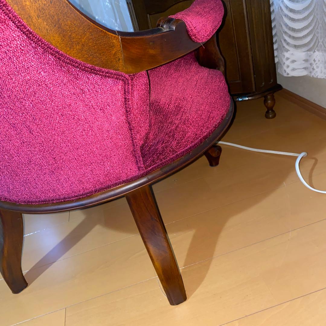 イタリア製ロココアンティークワインレッドのクラシック椅子　濃いピンクに近いソファ