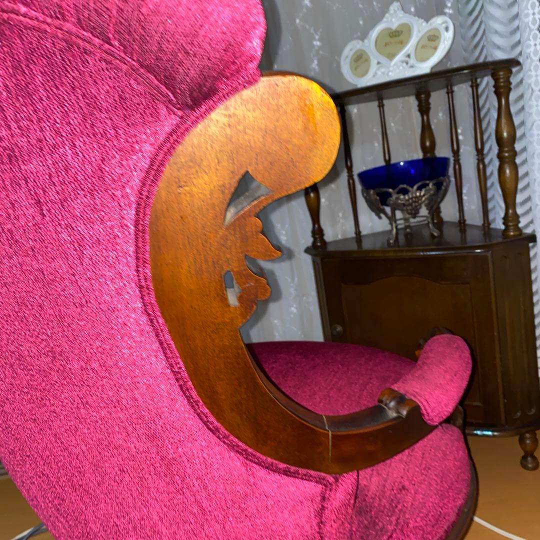 イタリア製ロココアンティークワインレッドのクラシック椅子　濃いピンクに近いソファ