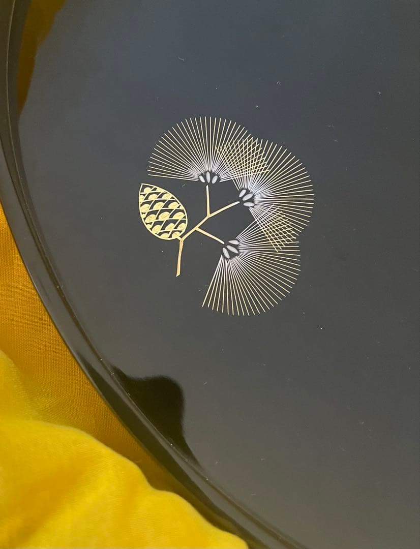 輪島塗　丸盆 沈金　松紋箱付き