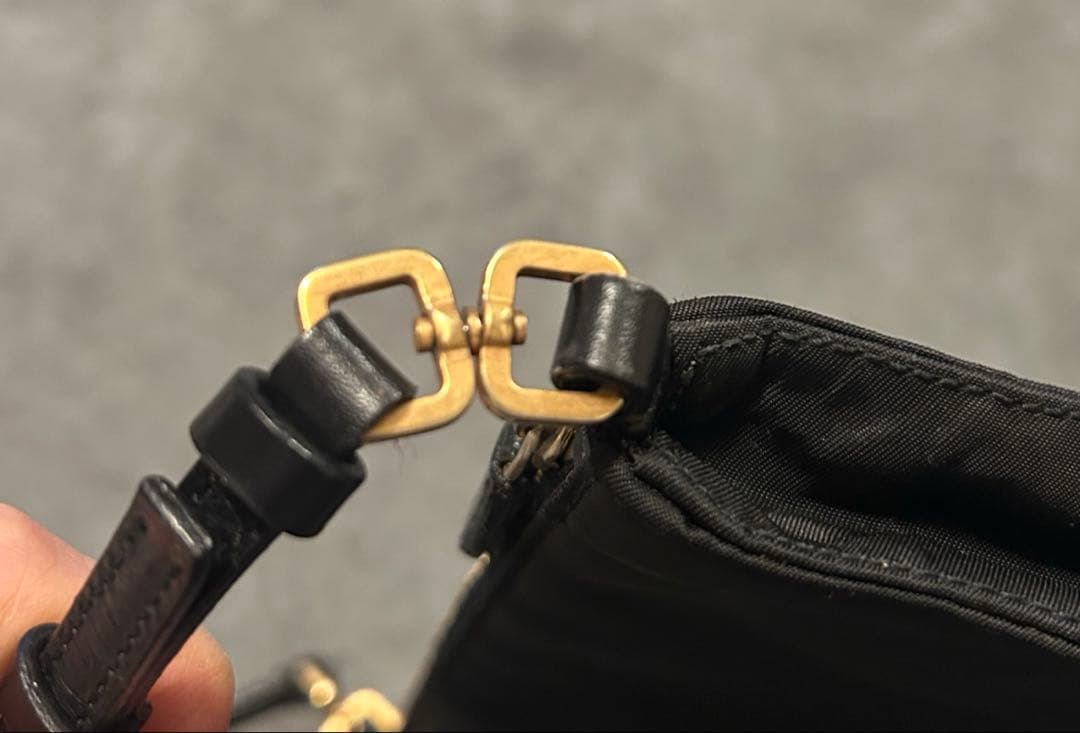 美品 PRADA ナイロン ポーチ型 ショルダーバッグ（短めストラップ）