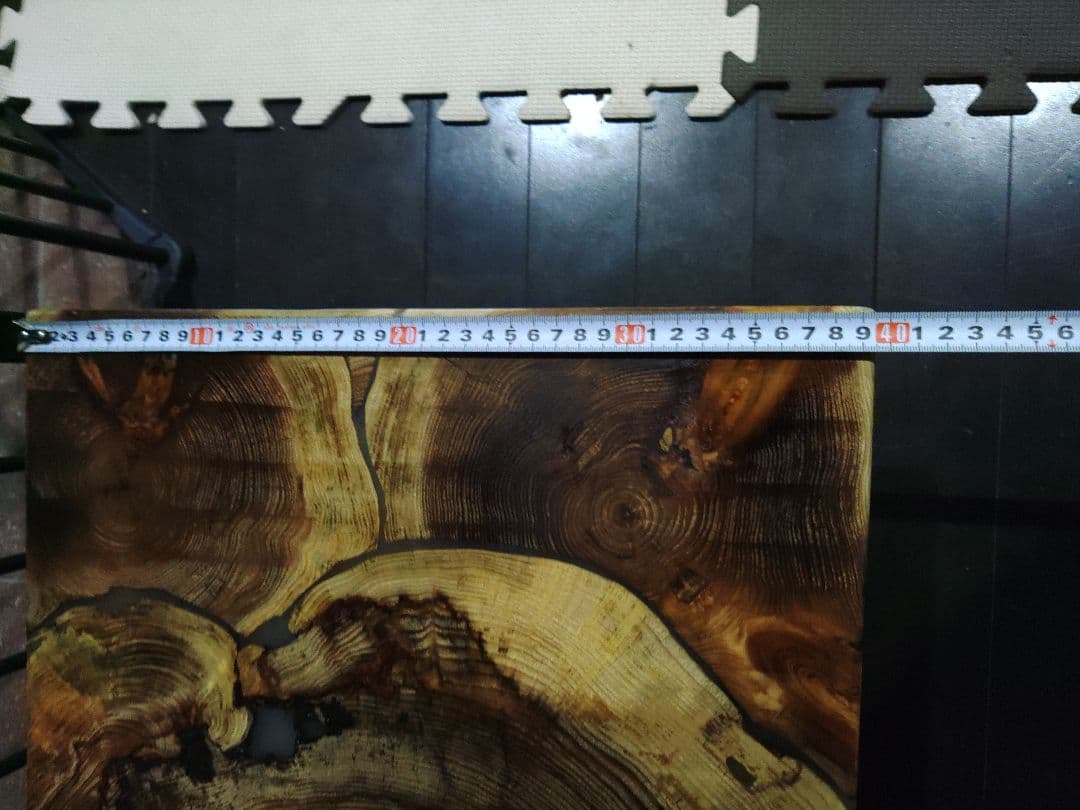 ピッツ　レジンのテーブル