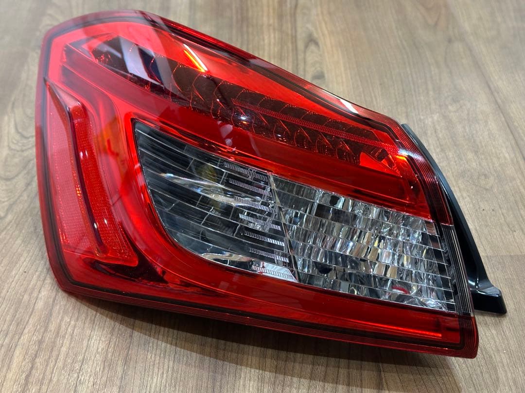マセラティギブリ　純正テールランプ