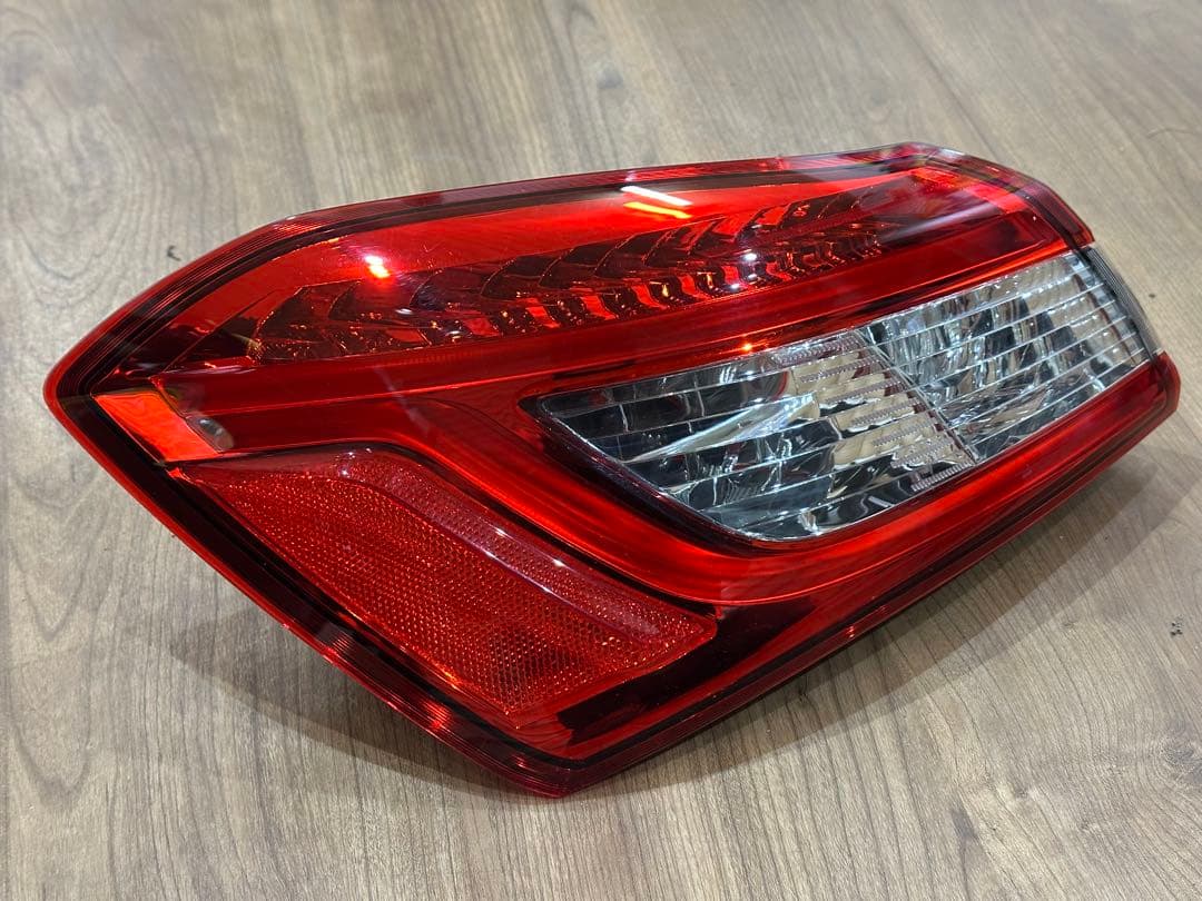 マセラティギブリ　純正テールランプ