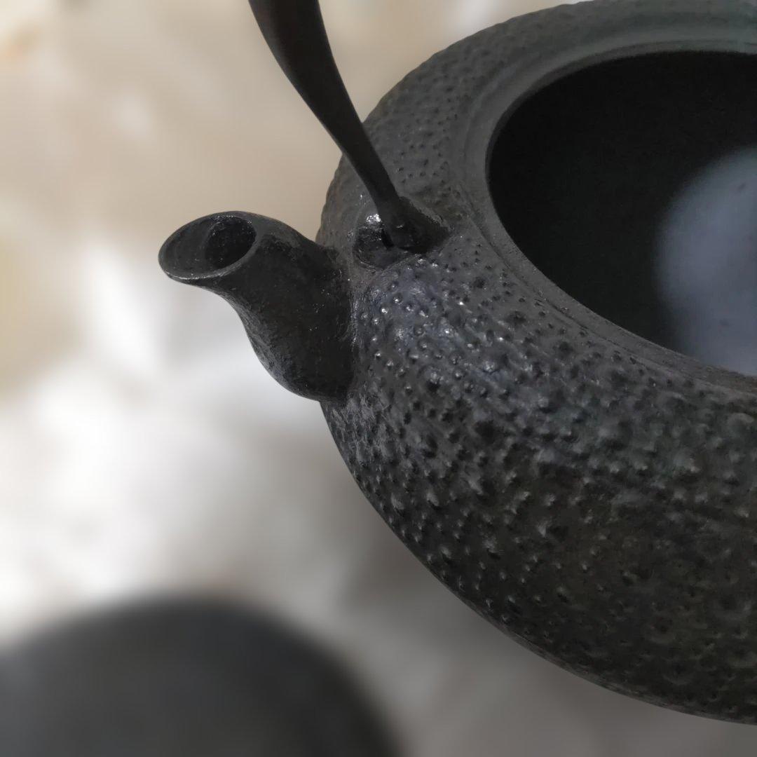 ハッシーさま専用　黒い鋳鉄鉄瓶 本場