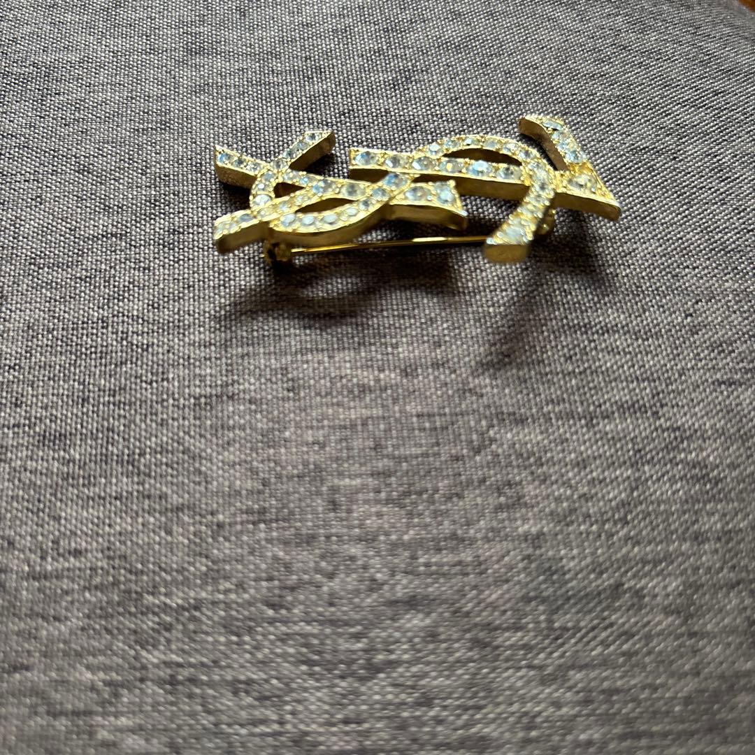 イヴサンローラン ブローチ ビンテージ 少々難あり