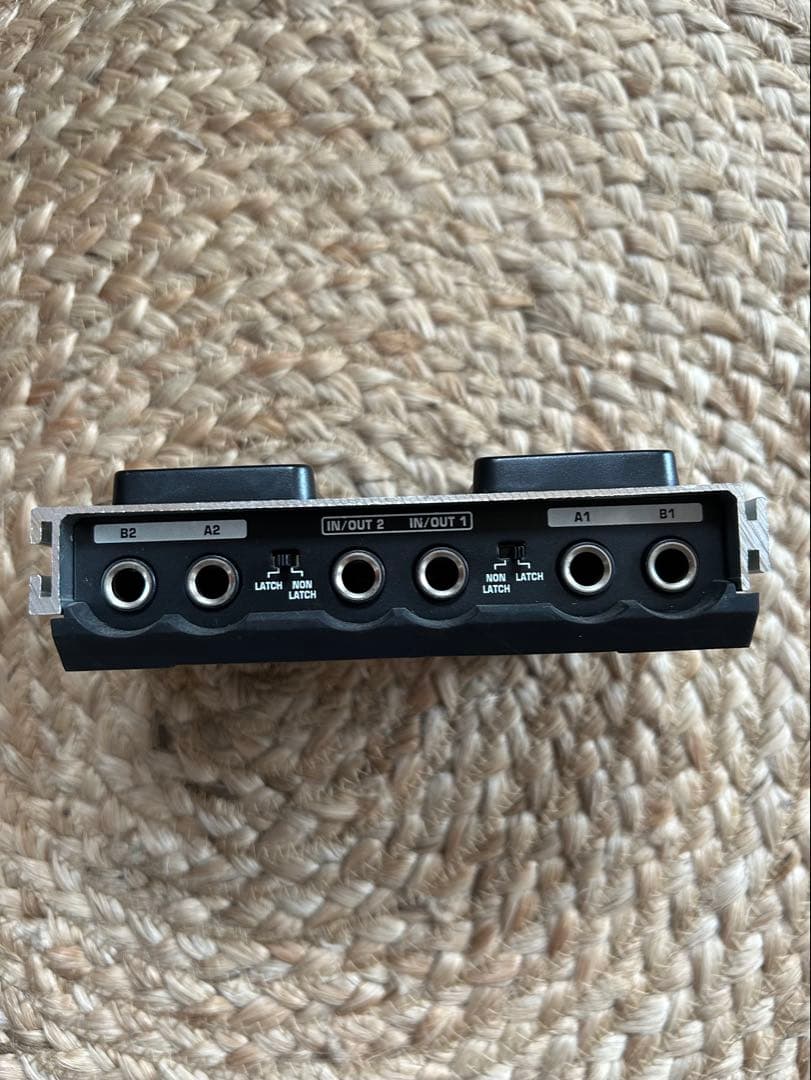 BEHRINGER AB200 A/Bスイッチ