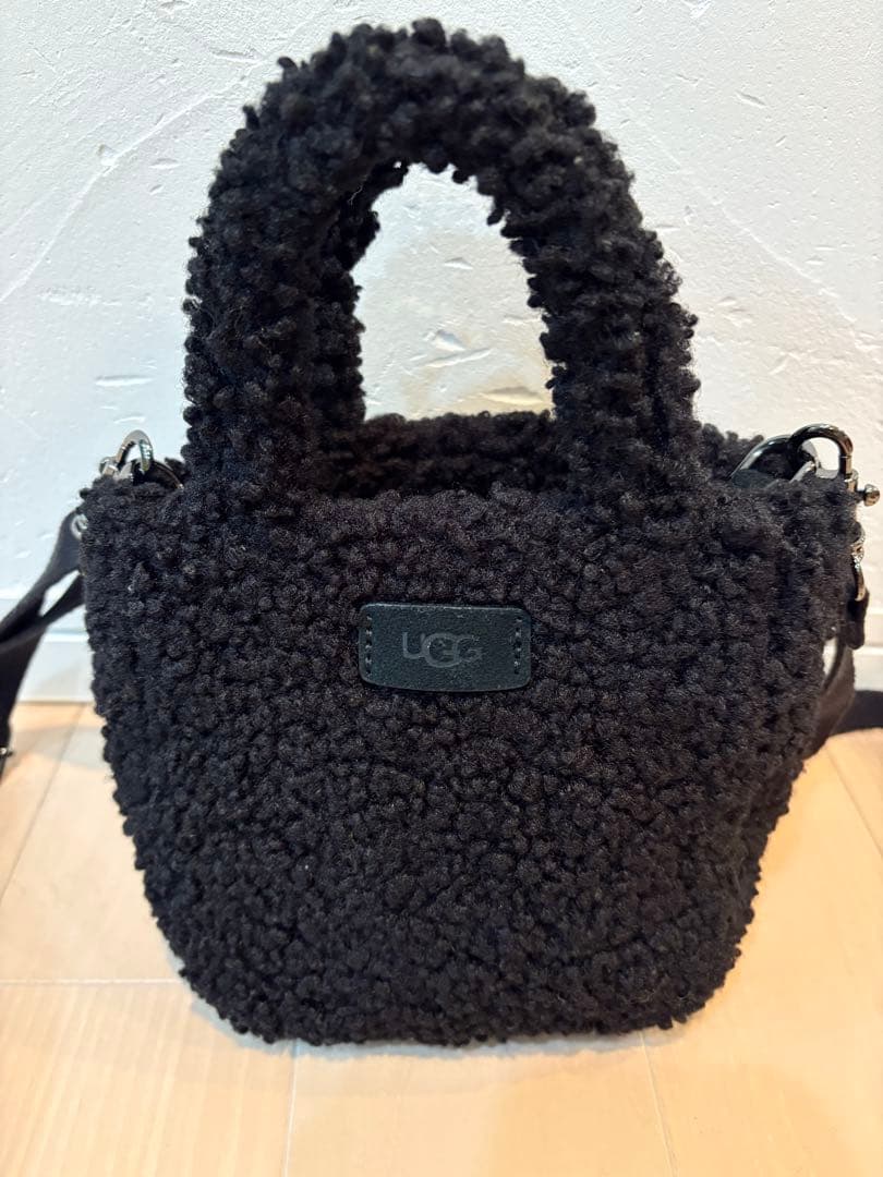UGG ボアショルダー　トート　マリベル ミニ バッグ シェルパ　ブラック