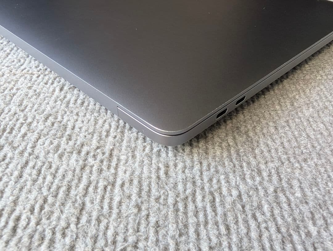 【美品】MacBook Pro 13インチ M2 2022 8GB/256GB