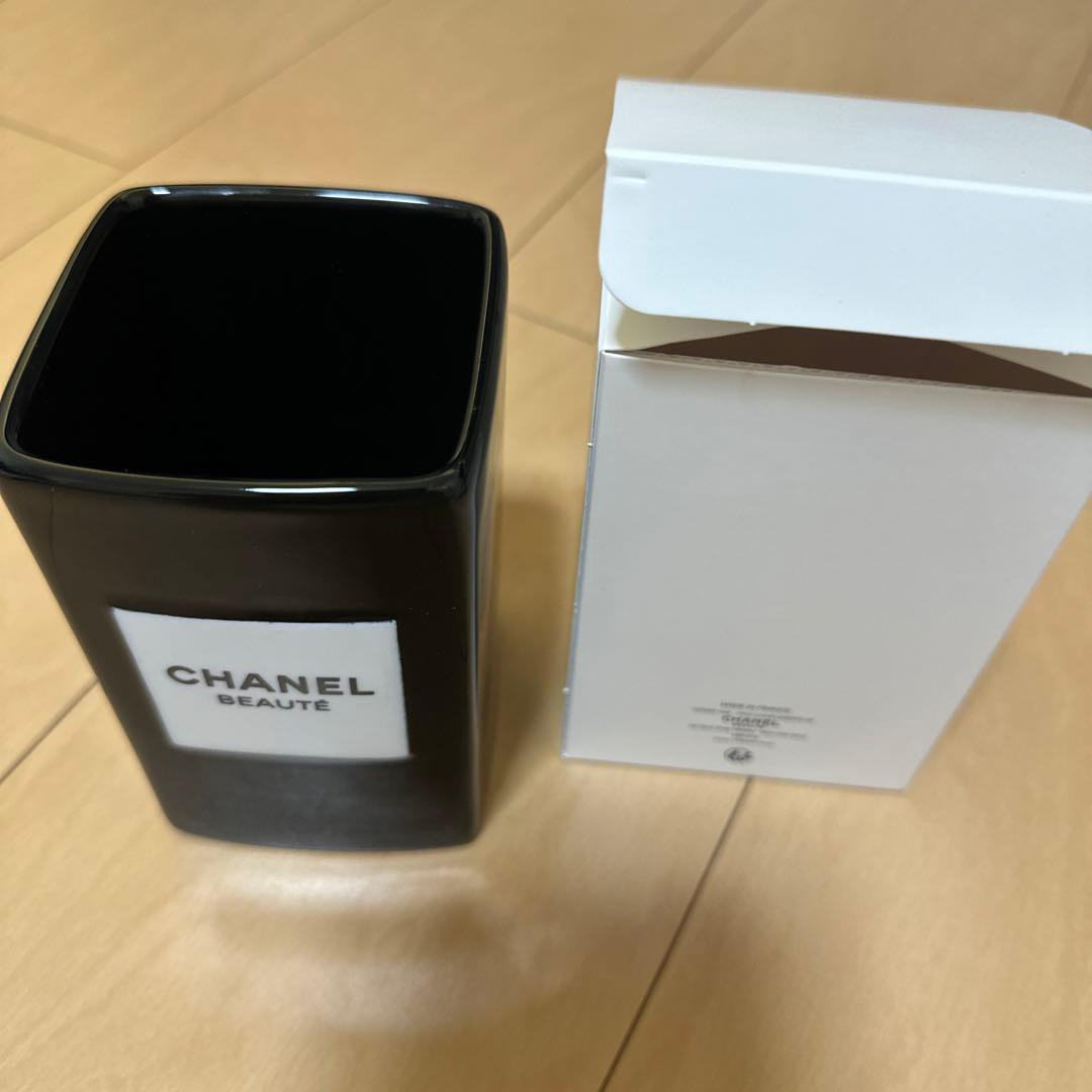 CHANEL BEAUTE メイクアップブラシ立て